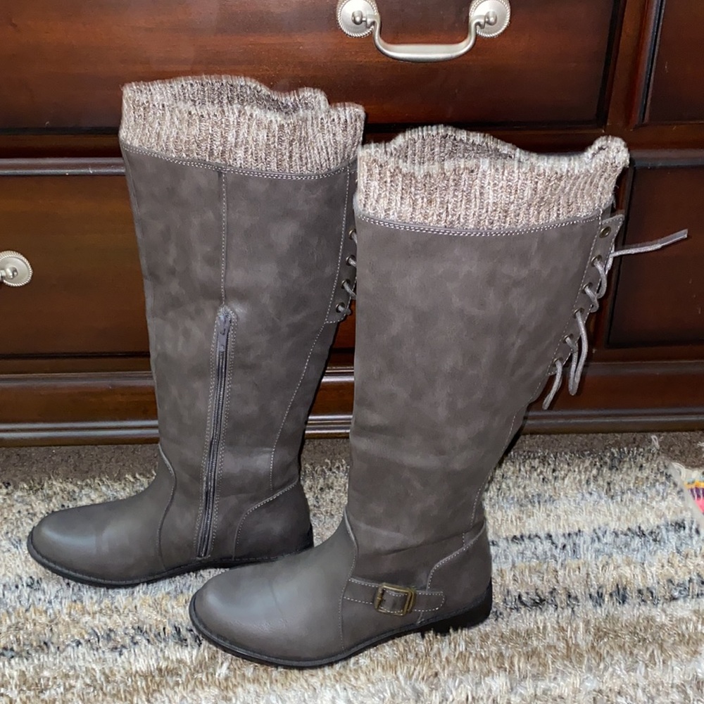 Boot - Picture 2 of 4